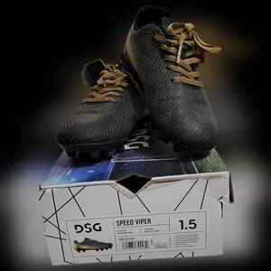 BOYS size 1.5 Viper Soccer Cleats